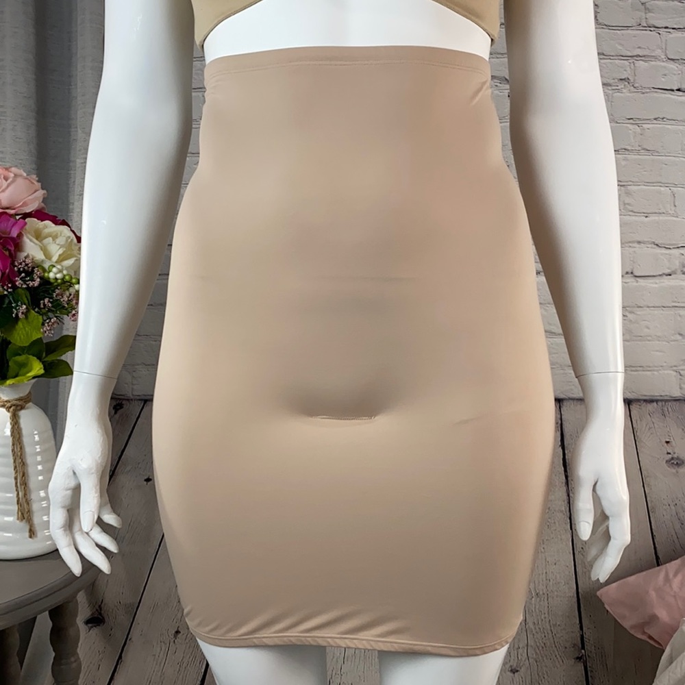 Nude Shapewear/Skirt Size: 2XL - Picture 1 of 17